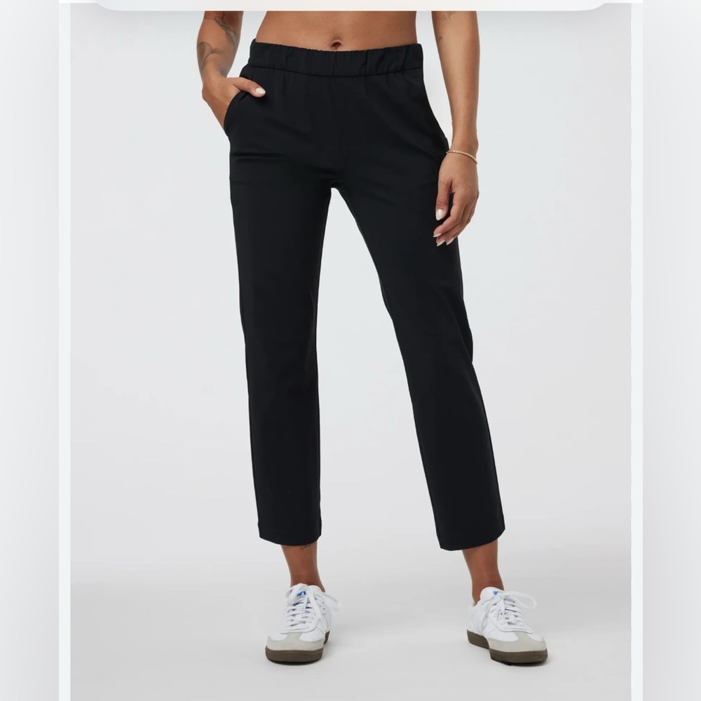 Vuori size large woman’s cropped pant. NWT